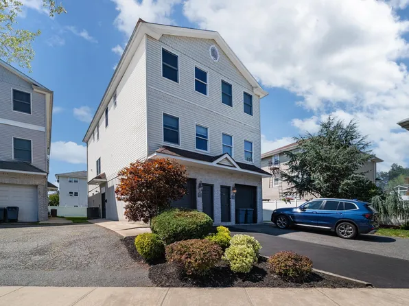 1139 Farm Rd, Secaucus, NJ 07094