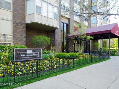525 W Hawthorne Pl APT 2208, Chicago, IL, 60657