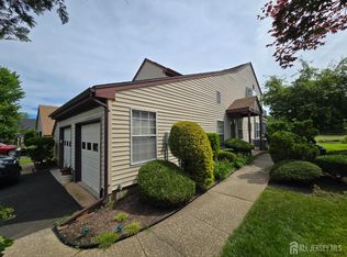 8 Glastonbury Dr #C, Monroe Township, NJ 08831