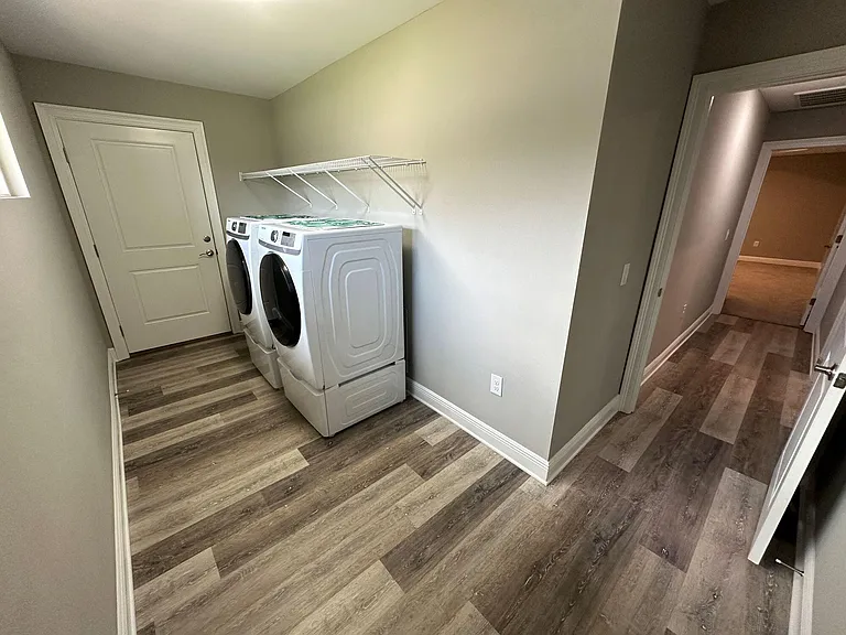 1807 Thunderbolt St — Photo 24