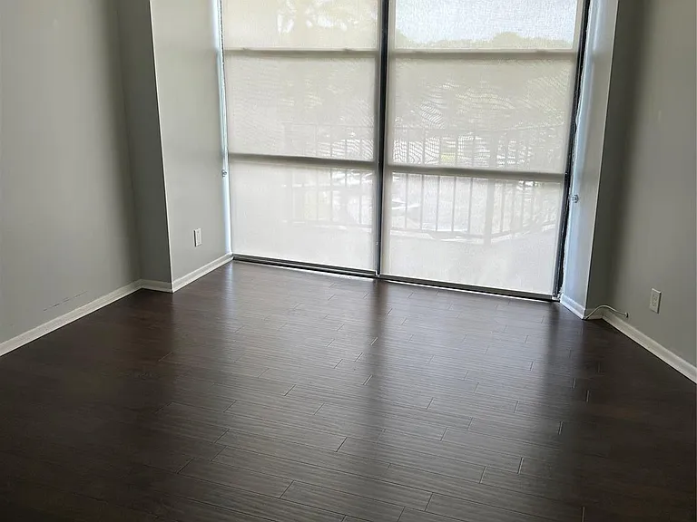 800 Parkview Dr #411 — Photo 9
