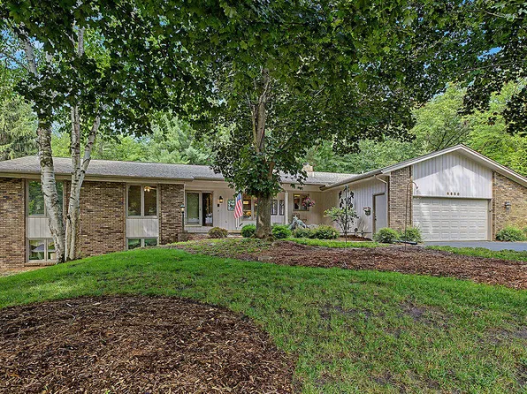 6680 Gleneagles Dr SE, Grand Rapids, MI 49546