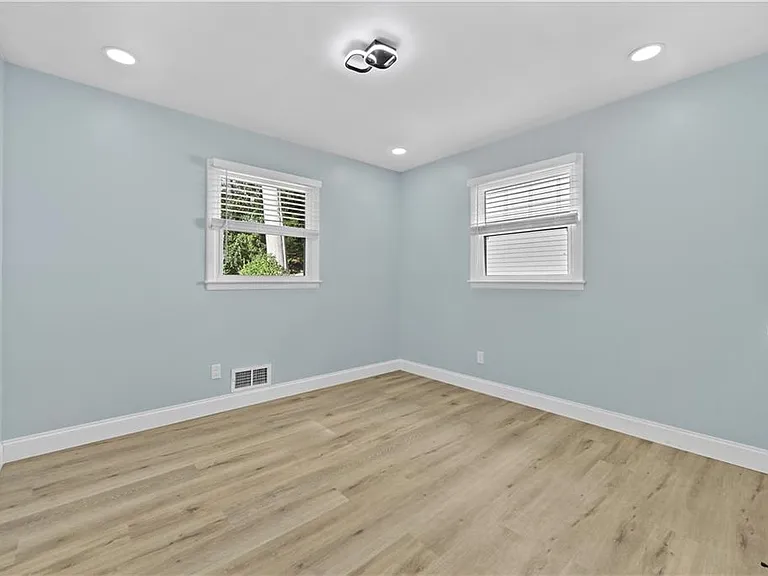 1728 Wayland Cir — Photo 16