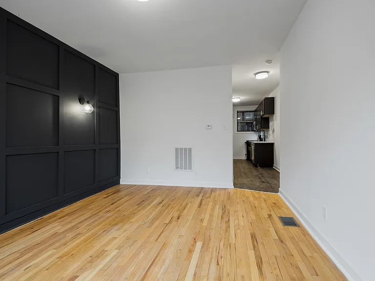 1904 N Whipple St #101 — Photo 12