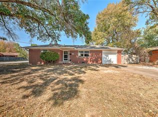 1716 Horseshoe Dr, Springdale, AR 72762