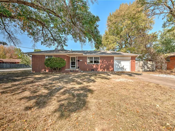 1716 Horseshoe Dr, Springdale, AR 72762