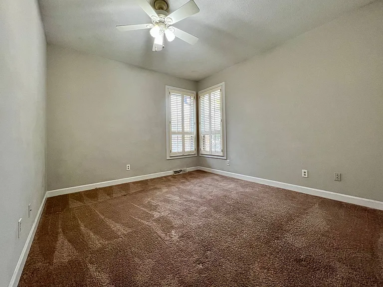207 Forest View Ct — Photo 25