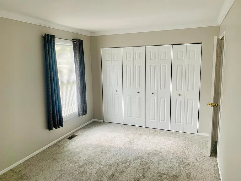 221 Winfield Ct — Photo 7