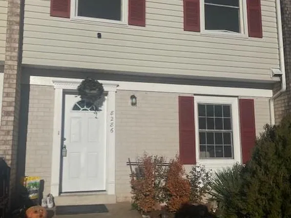 8286 White Pine Dr, Manassas Park, VA 20111
