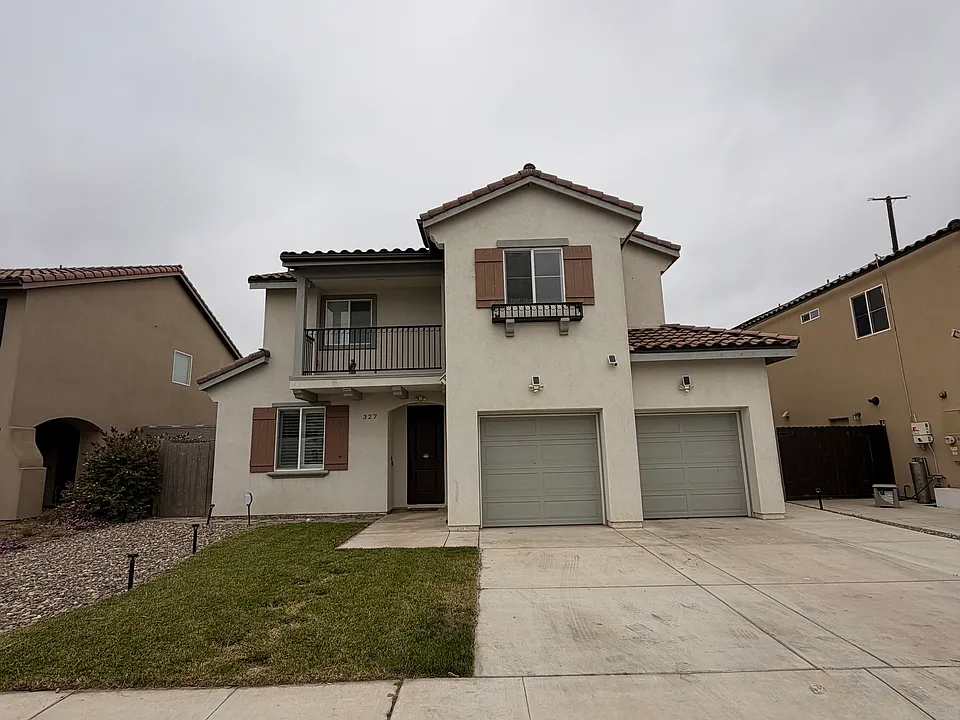 327 Las Flores Dr