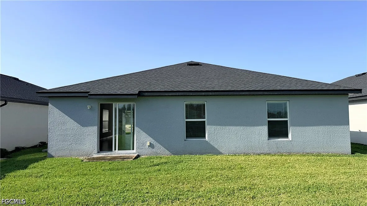 4 bed, 2.0 bath, 1812 sqft, $1,975 — Photo 3