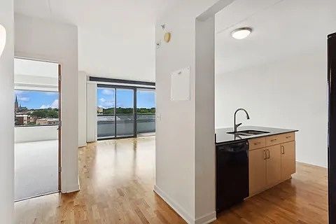 4th image of 900 Chicago Ave Unit 614