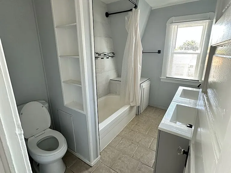 323 W Myrtle St — Photo 22