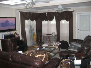 2074 Washington St, Merrick, NY 11566