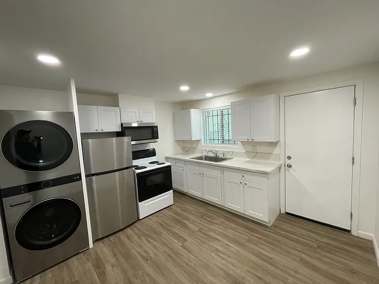 618 E Clarendon Ave #B — Photo 8
