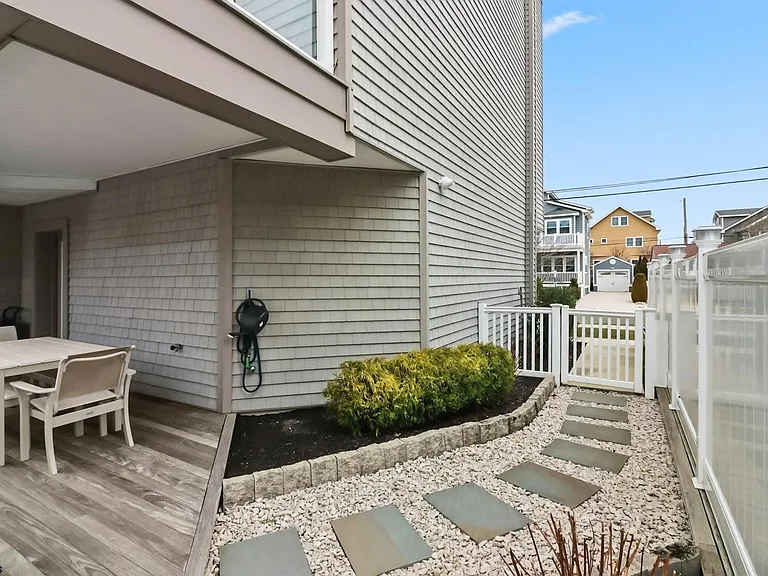 302 N Nassau Ave — Photo 11