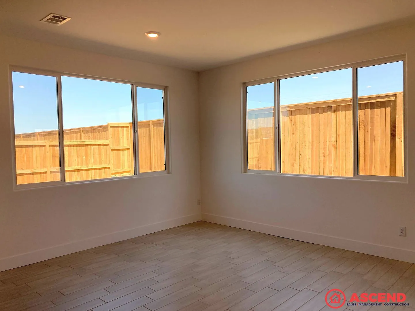 Spacious Home Located in Shafter! — Photo 3