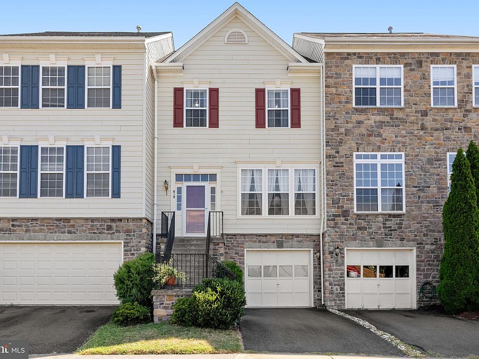 1st image of 819 Bluefield Sq NE