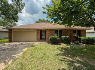 4121 S Parkcrest Ave, Springfield, MO 65807