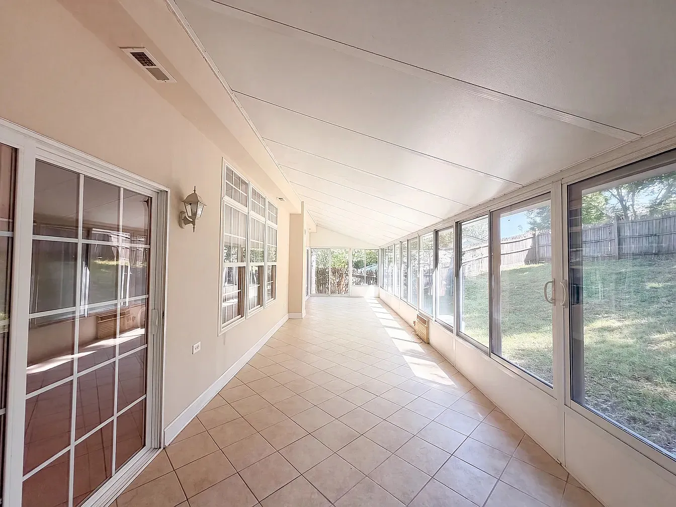 3 bed, 2085 sqft, $2,700 — Photo 2