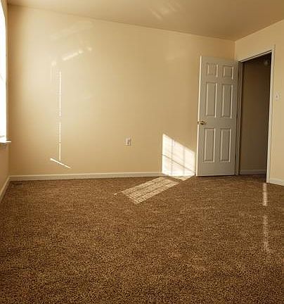 4th image of 110 Blaze Dr #1