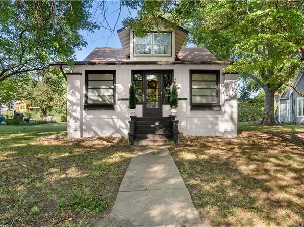 403 S 1st St, Odessa, MO 64076