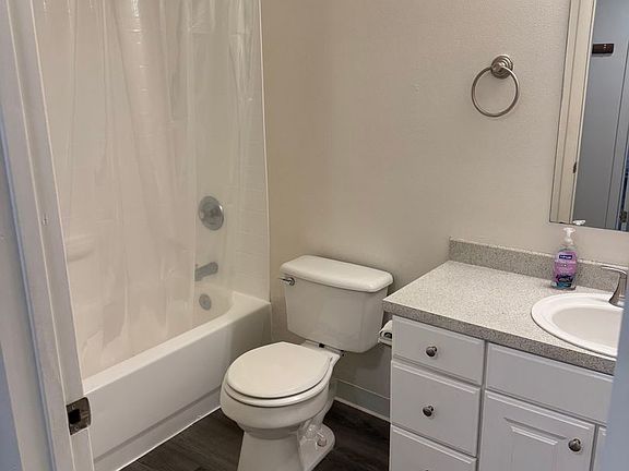 4th image of 1522 1st Ave W #102