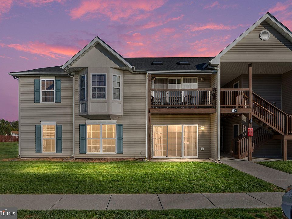 1st image of 123 Brookland Ct APT 1