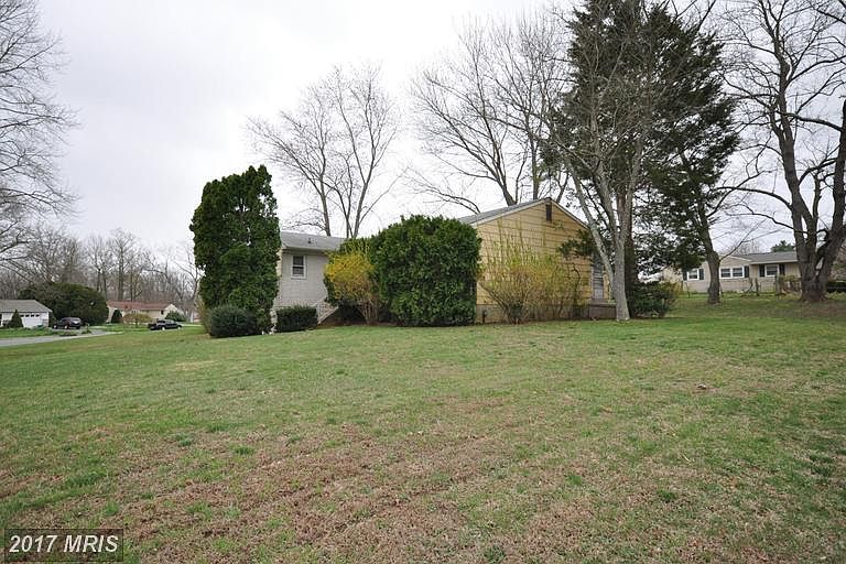 1st image of 434 Holiday Dr