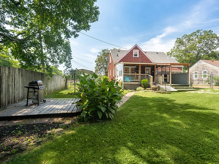 2801 Alhambra Cir — Photo 32