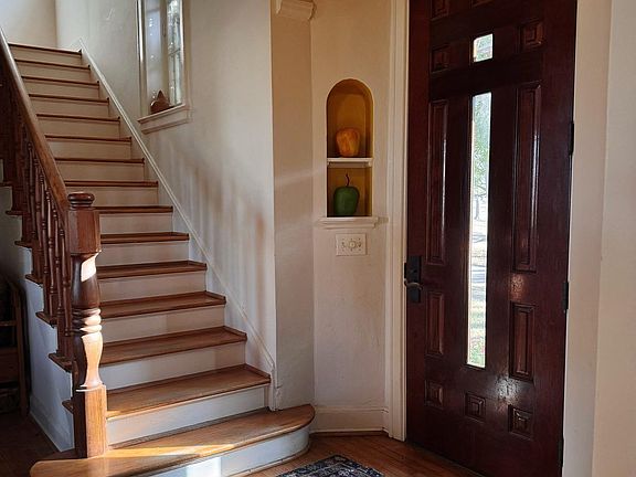 5th image of 301 Buckner Cir