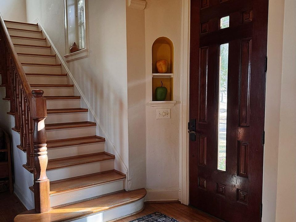 1st image of 301 Buckner Cir