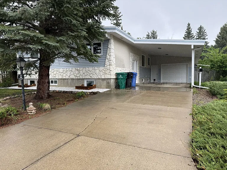 18 Trinity Pl W — Photo 1