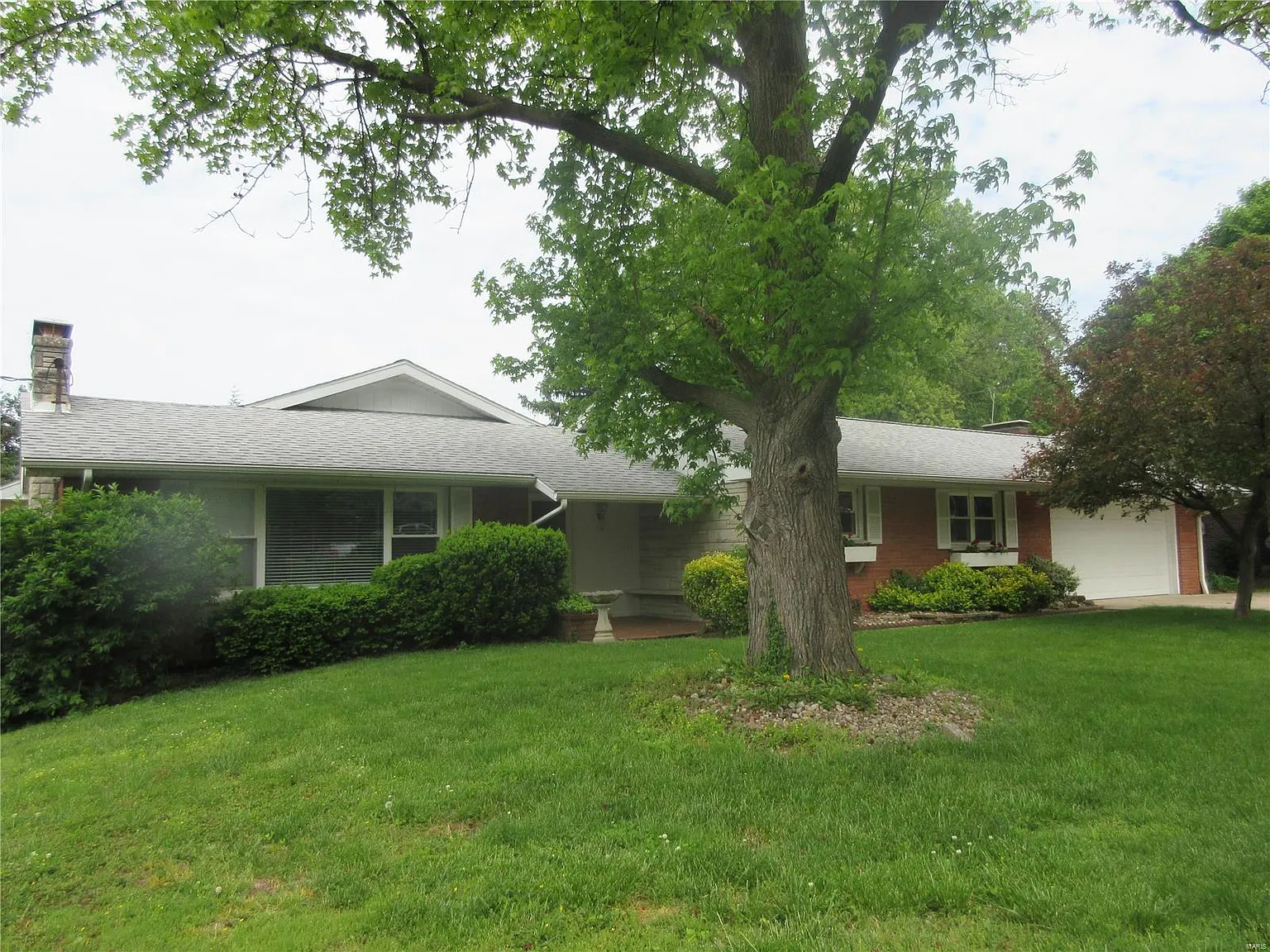 202 Westview Dr photo 1