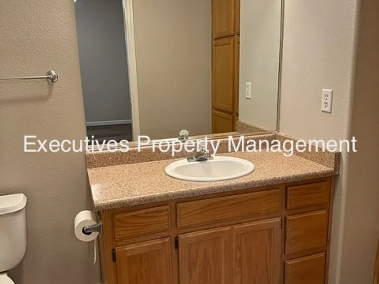 654 Gateway Dr — Photo 10