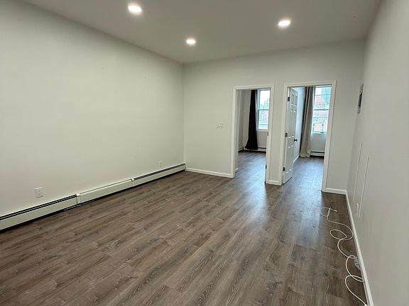 2nd image of 737 Montgomery St APT 3