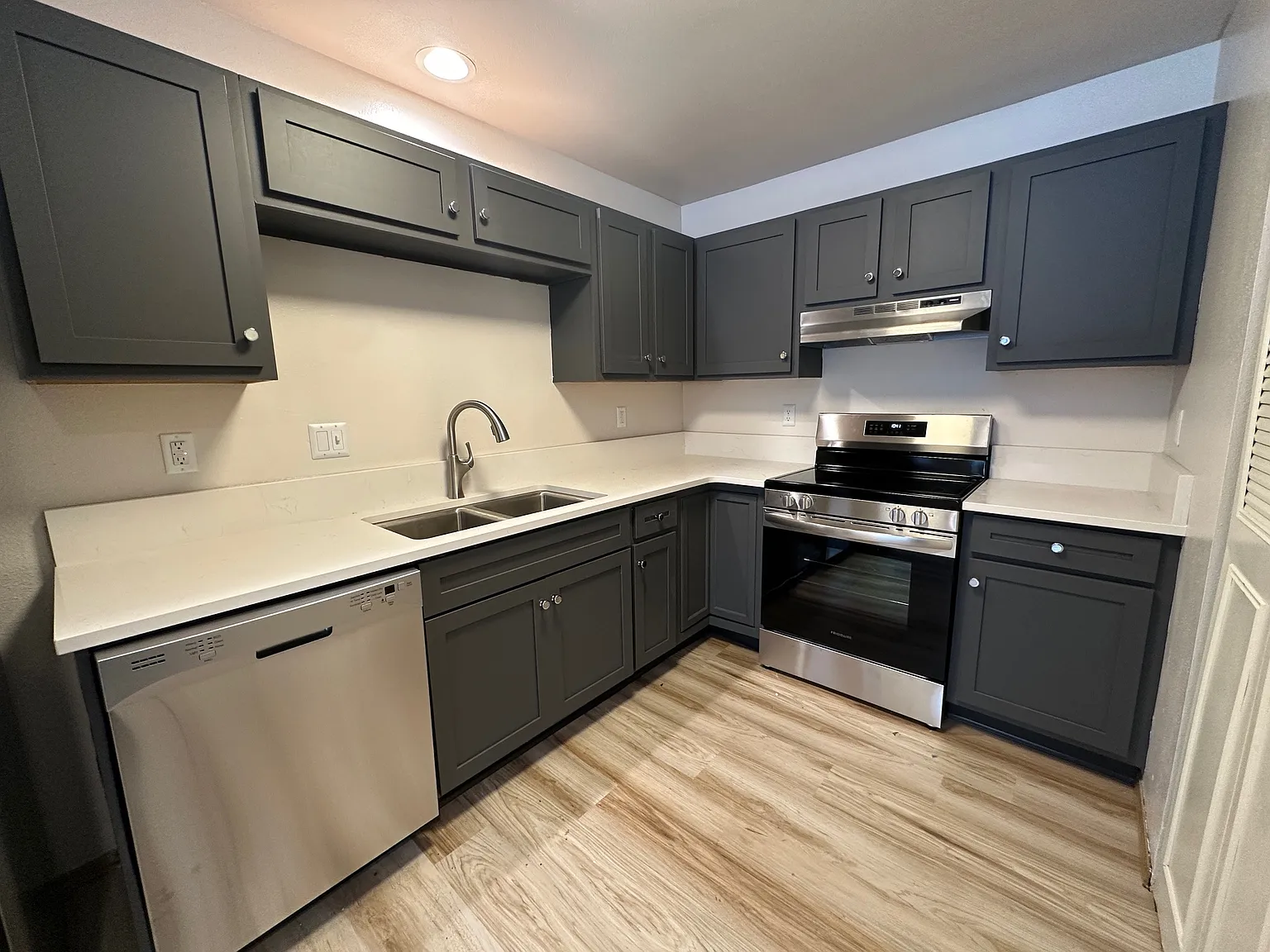 Mountain View Apartment Homes — Photo 3