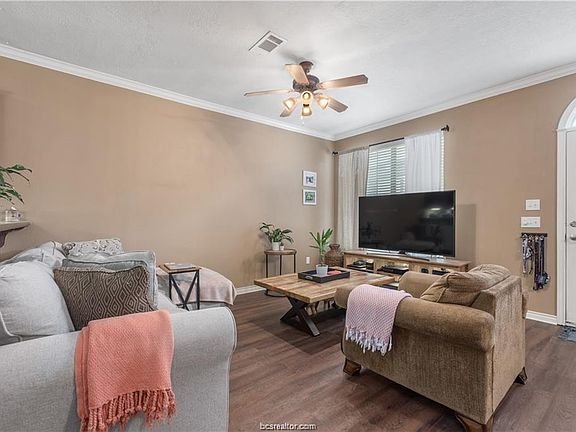 4th image of 404 Forest Dr
