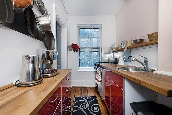 Rented by M.Woods & Associates | media 27