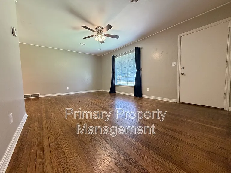 1722 Mattern Dr — Photo 2