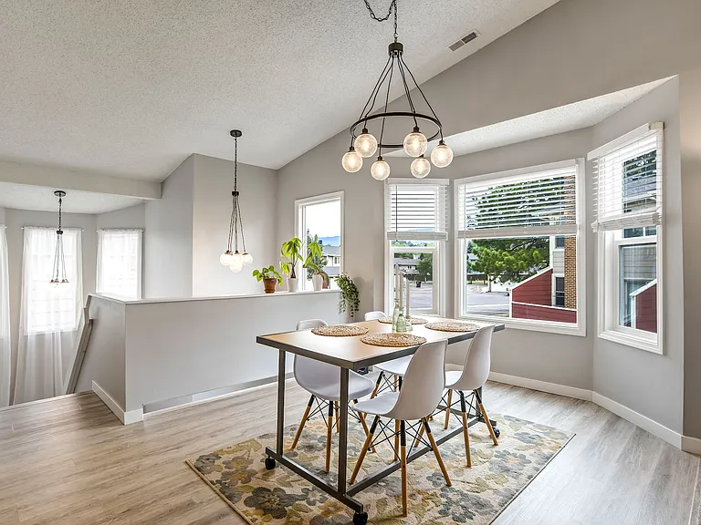 424 W Rockrimmon Blvd — Photo 10