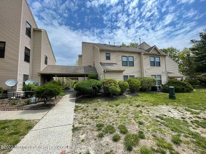 406 Larkspur Ln photo 1