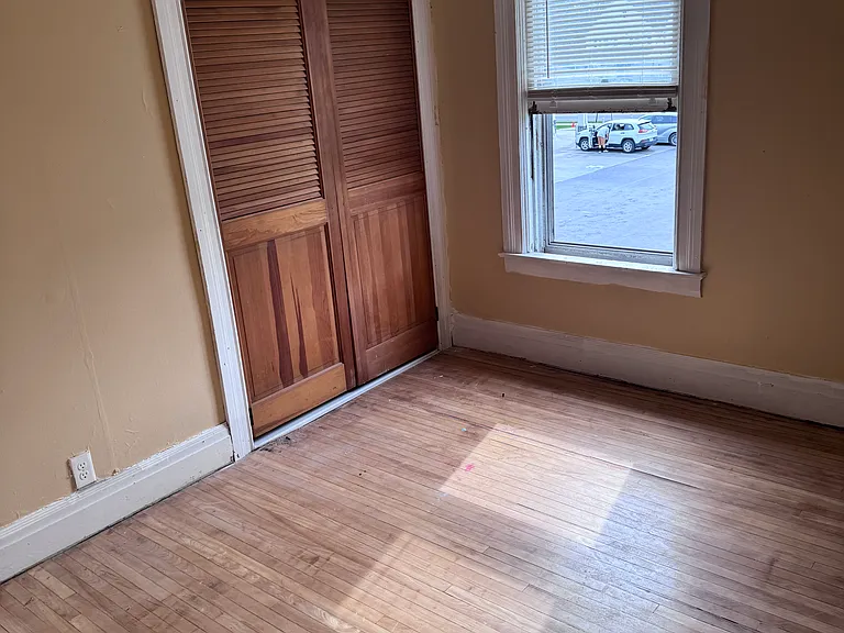 112 Flower Ave E #B — Photo 7