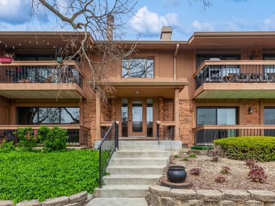 8082 Garfield Ave APT 6-1, Burr Ridge, IL, 60527