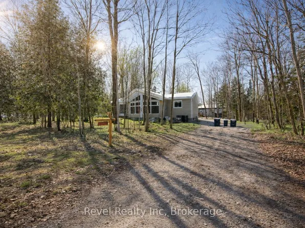 8 Manitou Cres, Tiny, ON L9M 0C6