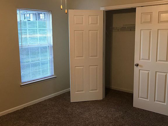 4th image of 27 Alice Ln #27
