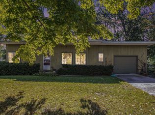 2401 Broadmoor Dr, Elkhart, IN 46514