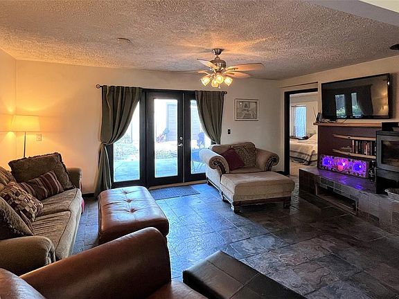 5th image of 5731 Henderson Dr