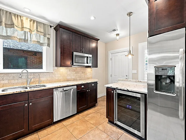 741 Harrison St — Photo 4