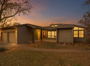 22 Skyline Dr, Ogden Dunes, IN 46368